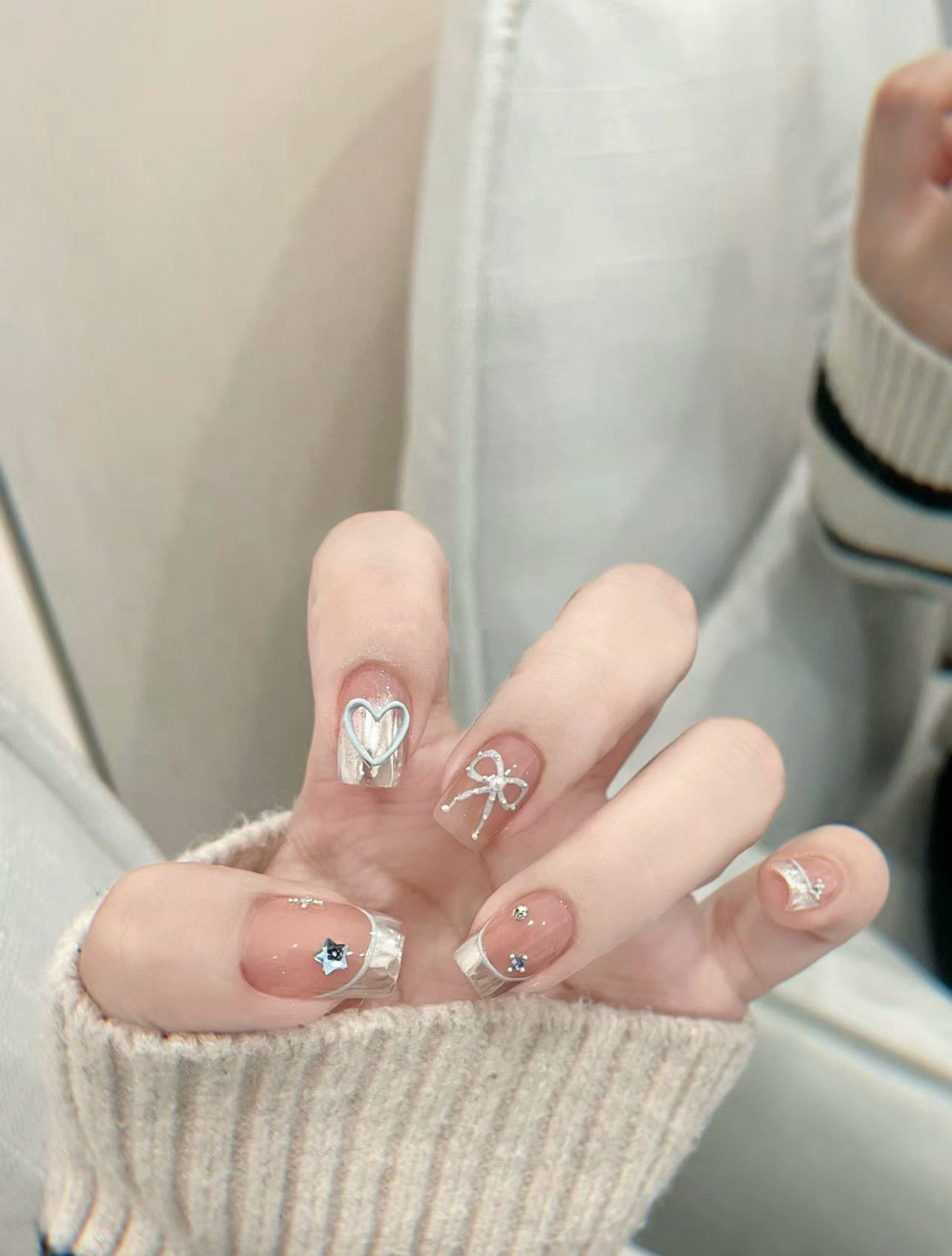 香槟金魔镜法式渐变爱心蝴蝶结美甲贴片星星钻小红书裸粉穿戴甲