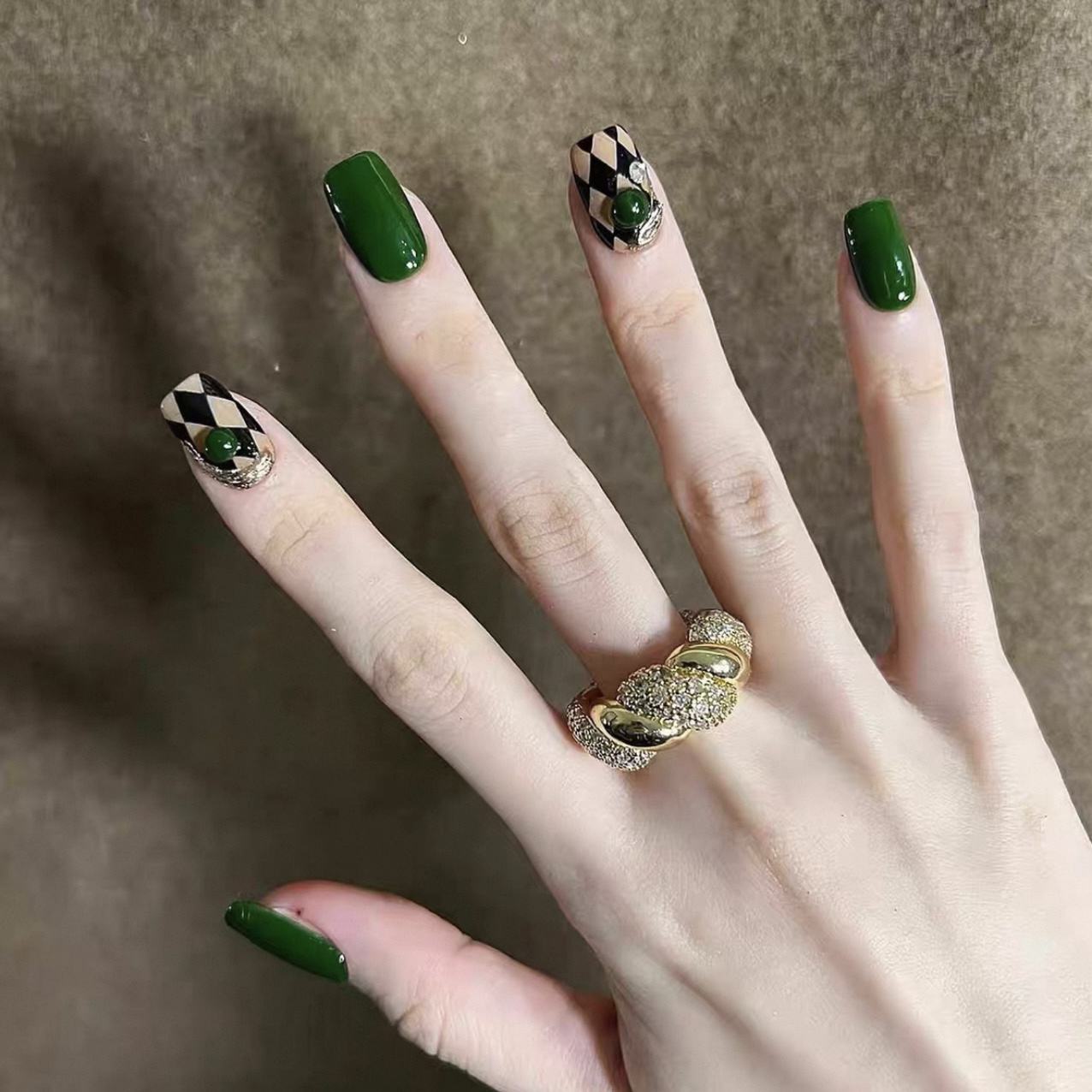 实体店纯手工穿戴甲短款秋冬菱格指甲贴2025新款高级复古格纹美甲