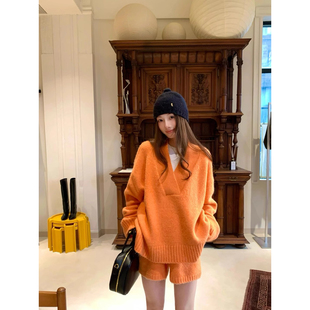 辣妹套装软糯V领针织衫毛衣女冬季高腰白色针织短裤氛围感两件套