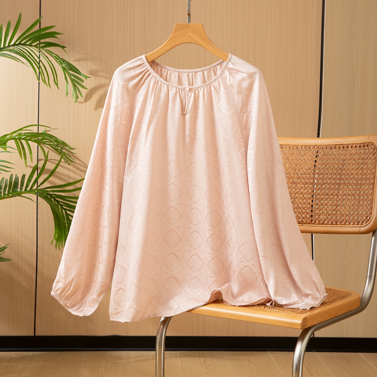 早春桑蚕丝杭萝圆领长袖上衣女减龄衬衫真丝显瘦百搭灯笼袖衬衣