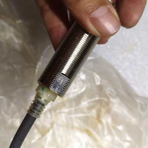 议价-全新欧姆龙接近开关E2E2-X5C1，进口原装