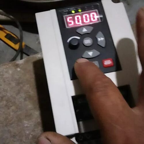 询价购-国产0.75千瓦变频器，型号:B1000-2S007G，输入