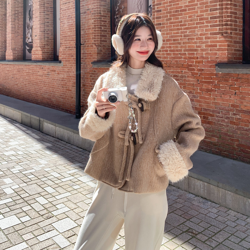 新款现货数据好！90绒卡其色拼接羽绒服外套B208-9091-P245K358,女装羽绒服,浙宝208