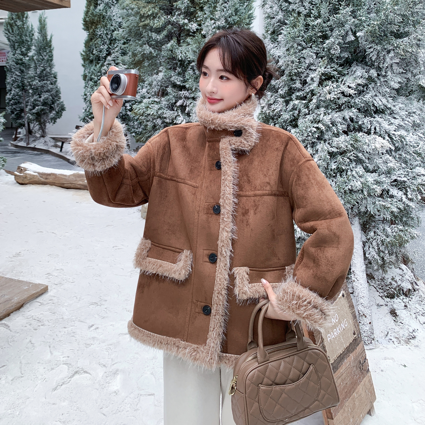 【新款】棕色复古美拉德系皮毛一体外套B208-9095-P215K318，女装短外套，浙宝208
