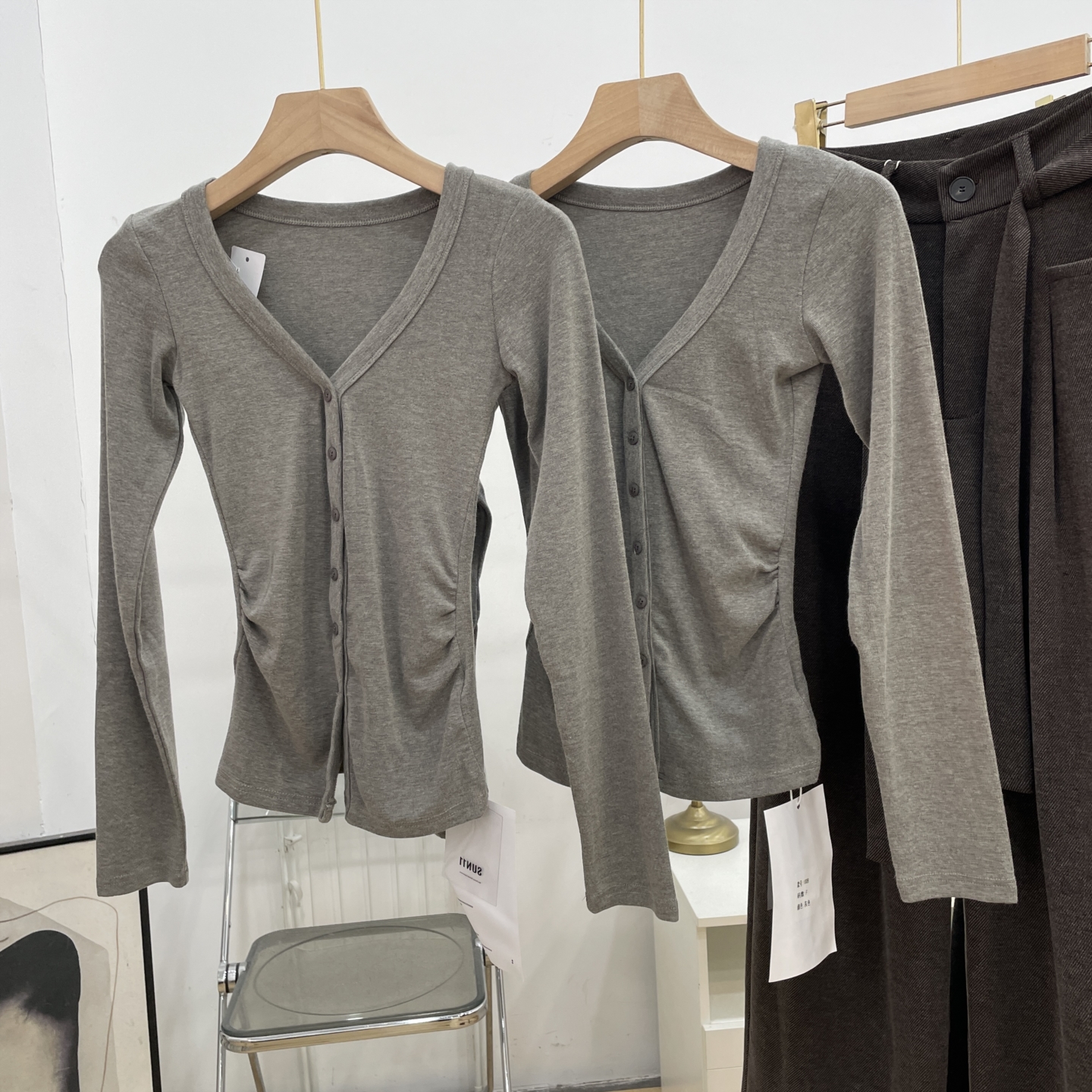 秋冬新款纯欲啲V领长袖女排扣内搭修身打底衫上衣K#16