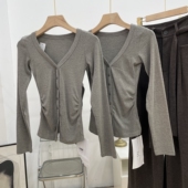 纯欲啲V领长袖 秋冬新款 女排扣内搭修身 打底衫 上衣K 彤