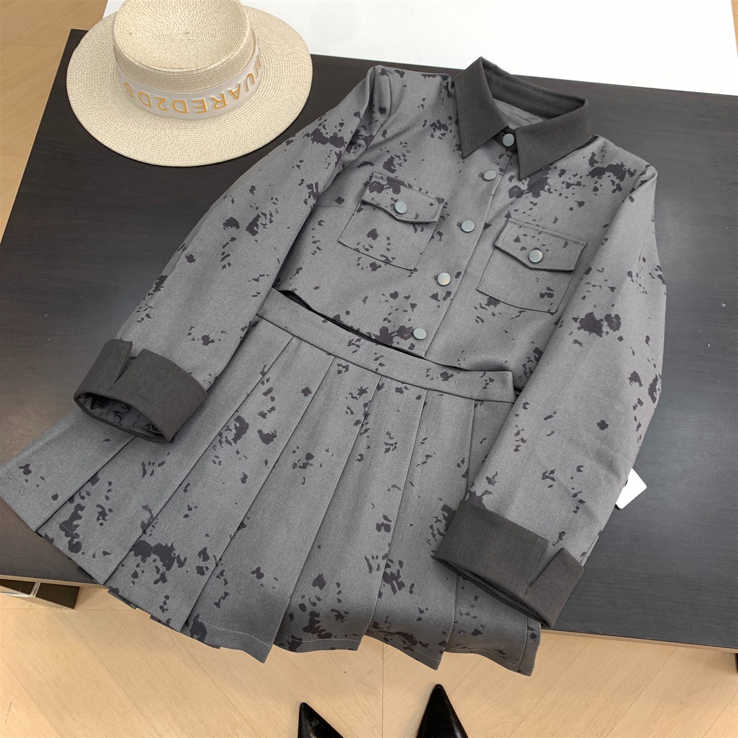 套装长袖新款方领单排扣衬衫A字百褶半身短裙 J#19