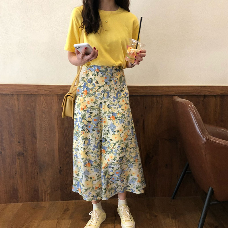 Real price Korean basic round neck loose and versatile Short Sleeve T + oil painting floral medium length high waist skirt