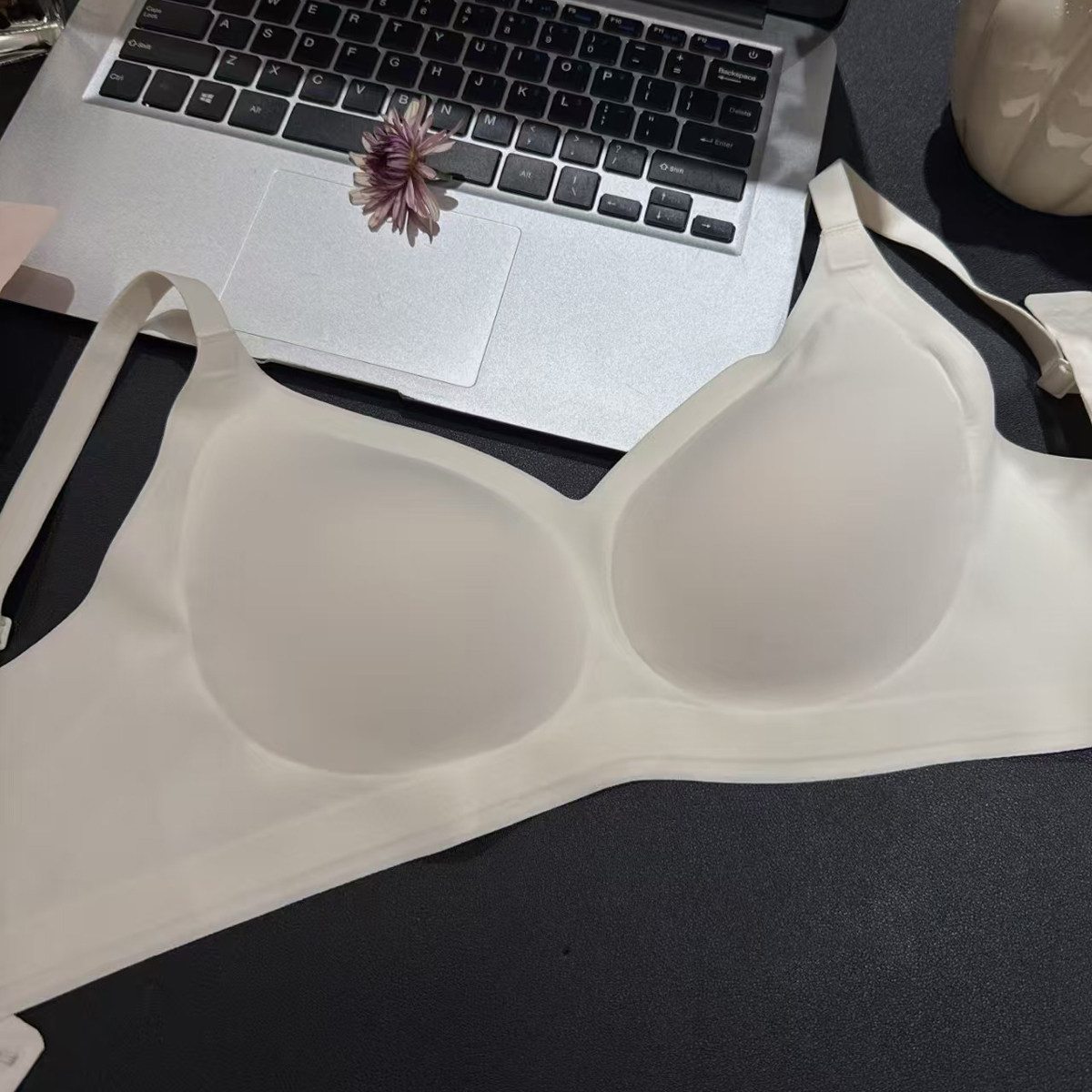 超特！四季裸感舒服无痕内衣 黑色/裸肤色/奶白