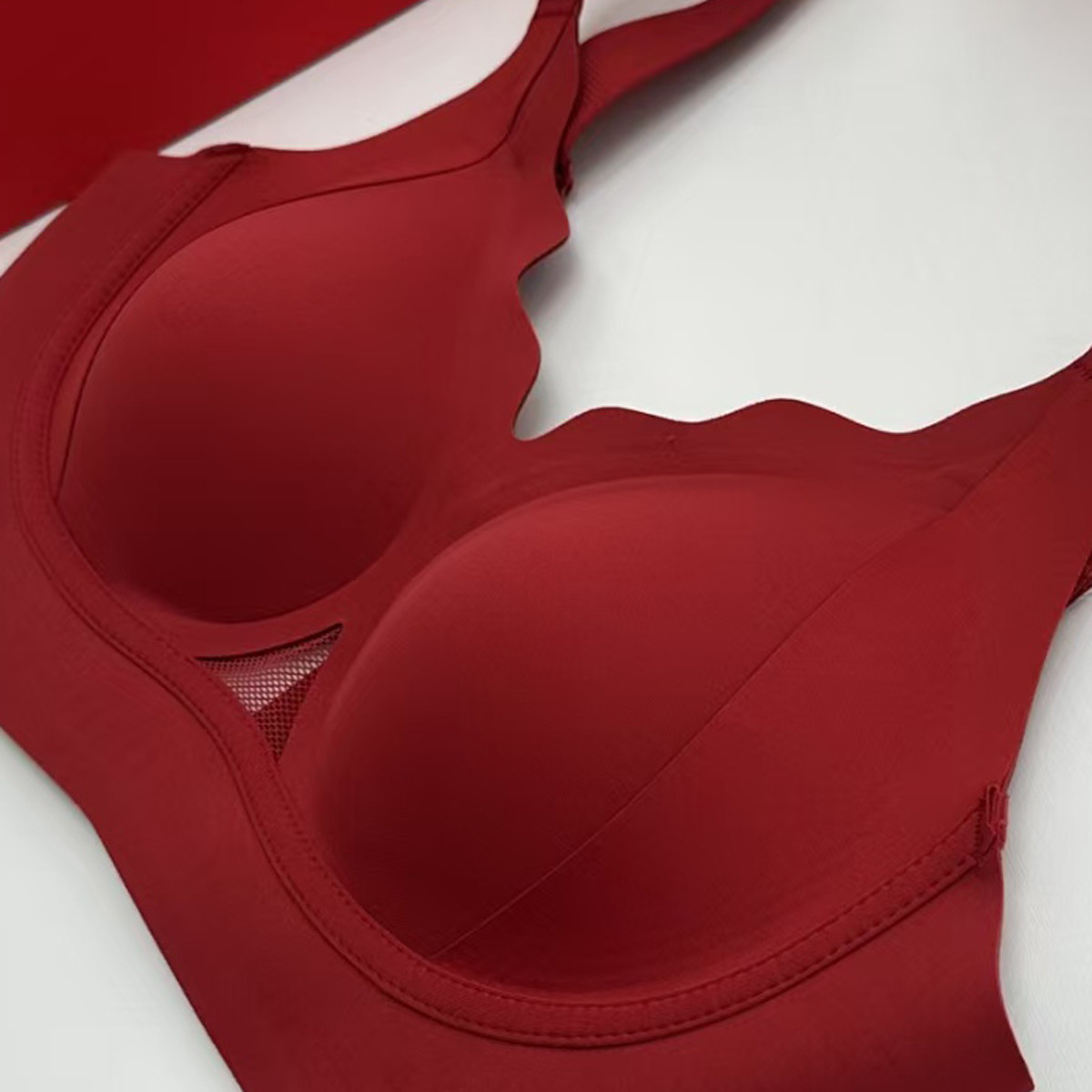 新款女士红色本命年无痕聚拢文胸套装内衣送人礼盒装