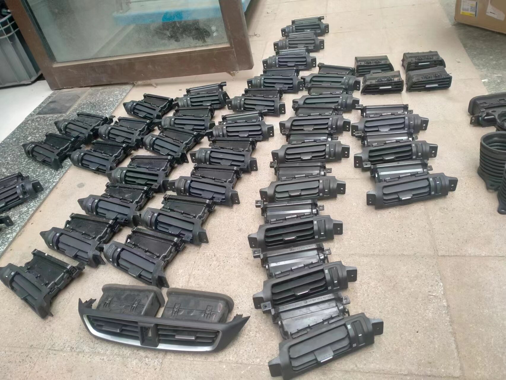 适用冠道CRV奥德艾力绅赛URV缤智XRV车门仪表台饰板空调B柱出风口