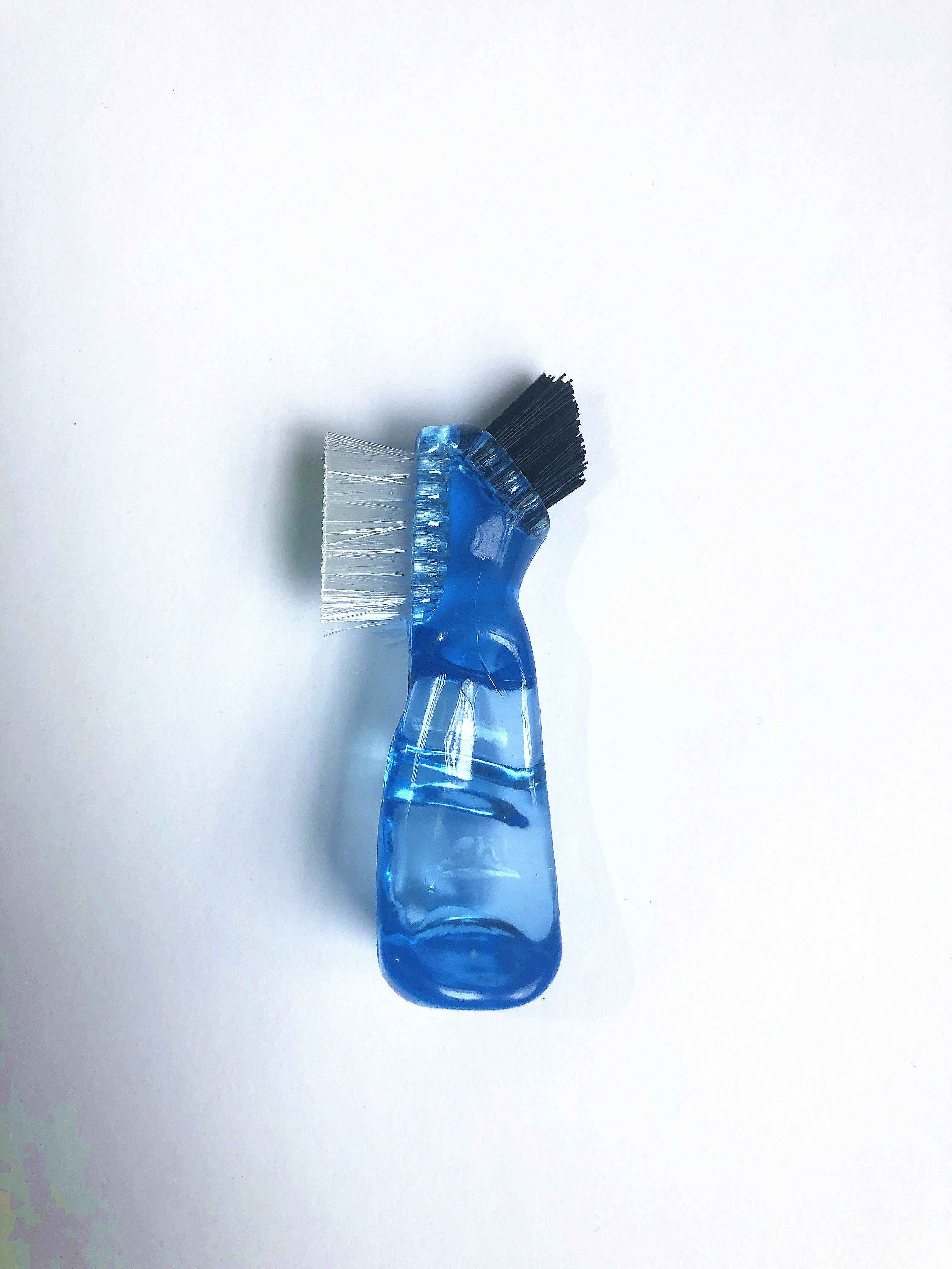 隐形牙套时代搭配安全保护清洁刷