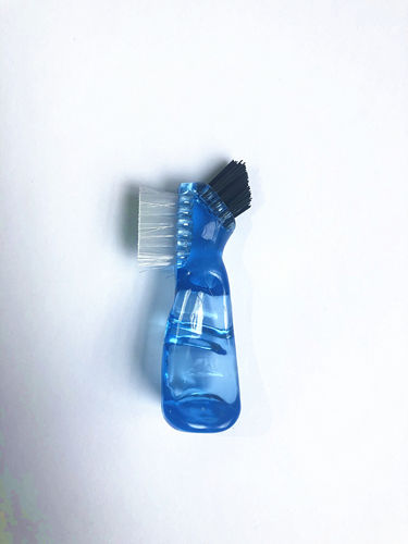 隐形牙套时代搭配安全保护清洁刷
