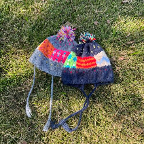 民族风彩虹拼色流苏马海毛护耳帽