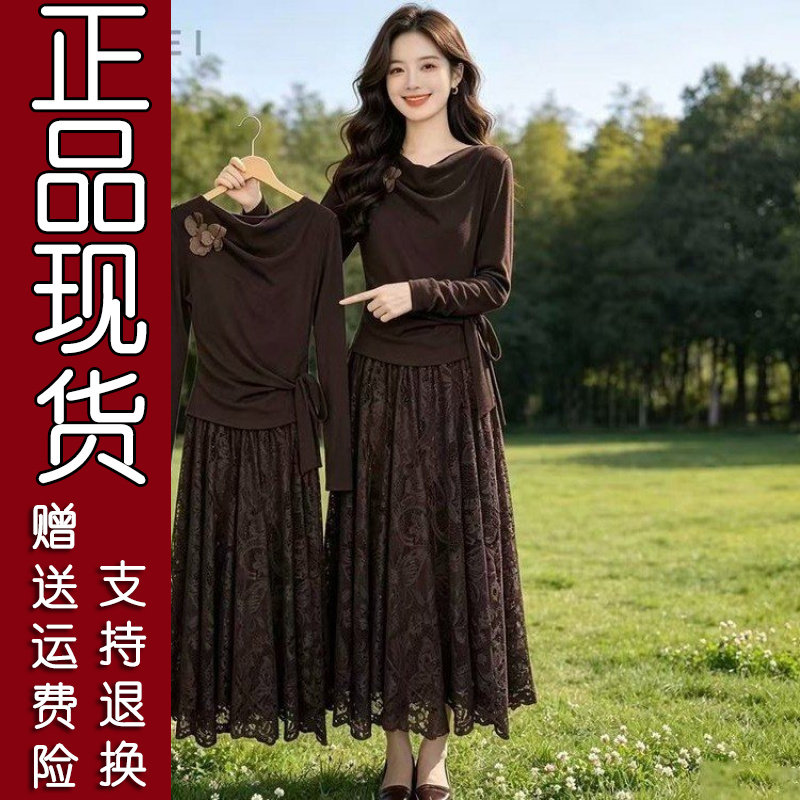 2026秋咖色荡领花朵上衣配蕾