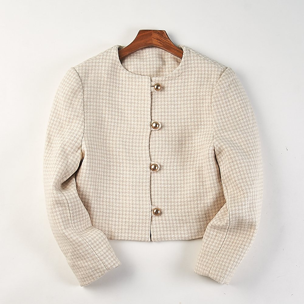 秋冬金属扣气质百搭羽绒上衣