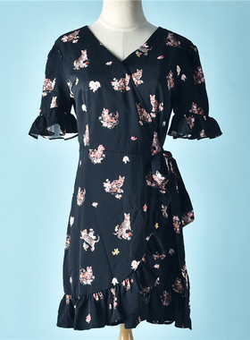 68韩版猫咪印花连衣裙70608交叠V领系带收腰修身喇叭袖荷叶边短裙