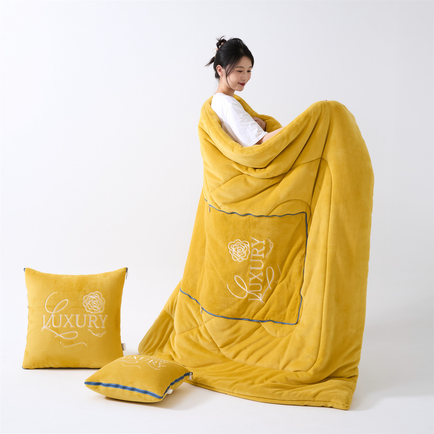 加大加厚牛奶绒抱枕被车载被子午休枕头办公午睡毯子冬季车用睡觉