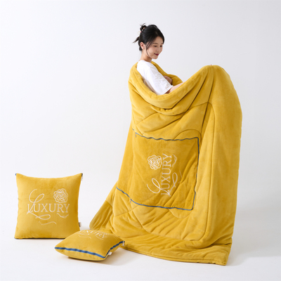 加大加厚牛奶绒抱枕被车载被子午休枕头办公午睡毯子冬季车用睡觉