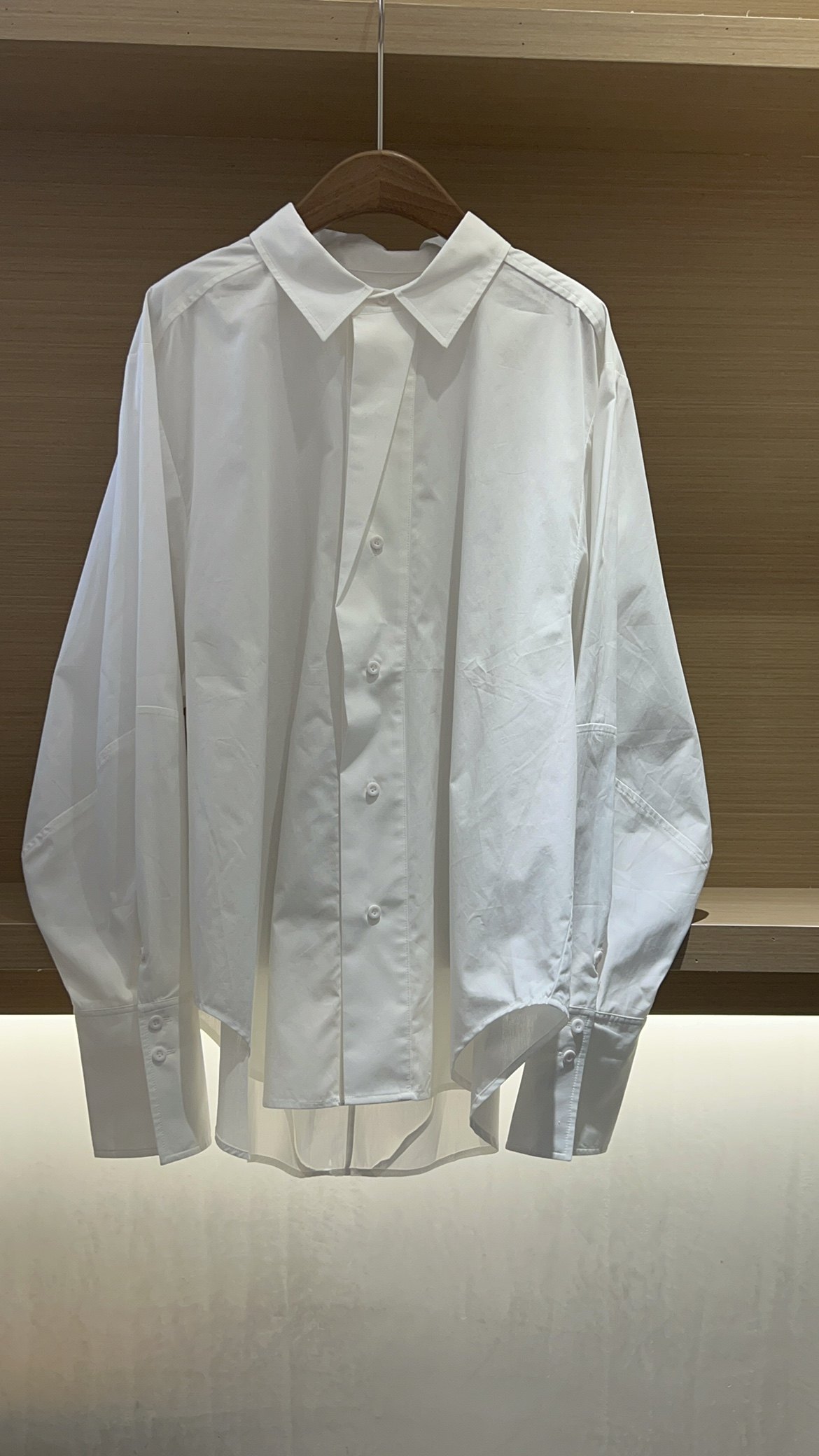 2025春夏初秋新品女装 棉质廓形男友风翻领长袖衬衫 纯白色蝙蝠袖