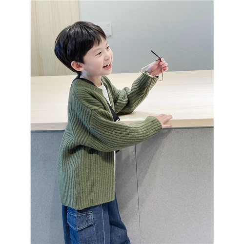 军绿拉链软糯毛衣外套儿童