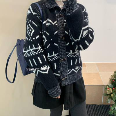 静茹设计尔岛提花牛角扣加厚保暖毛衣（含41.6绵羊毛）Wxq5828
