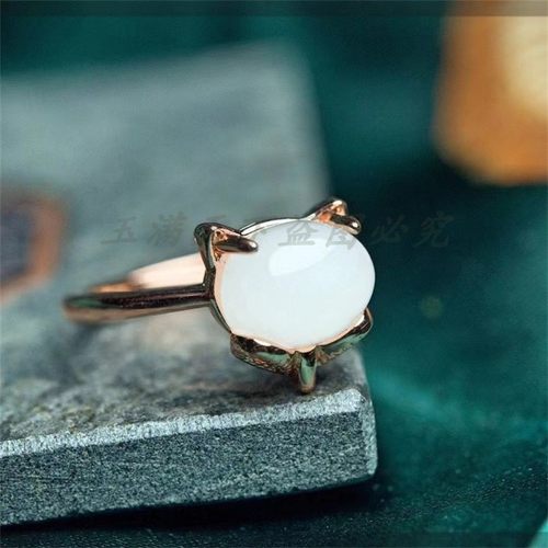 新疆羊脂玉白玉镶嵌戒指亮面