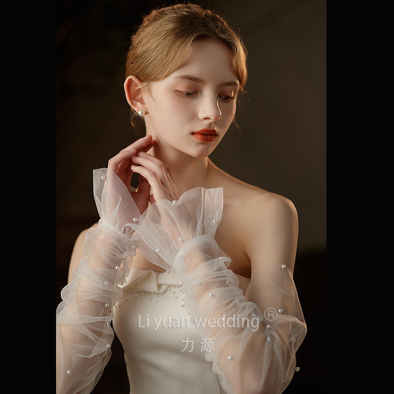 손가락 없는 소매와 긴 사진 장갑이 달린 핸드 비즈 투명 얇은 메쉬 신부 가운