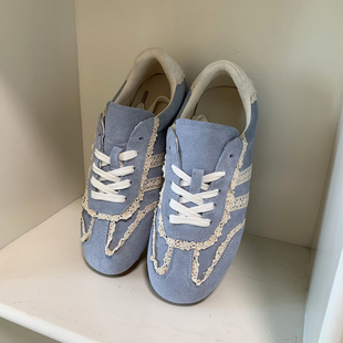 水之心复古浪漫少女减龄蕾丝边淡蓝反绒皮网面平底休闲德训鞋单鞋