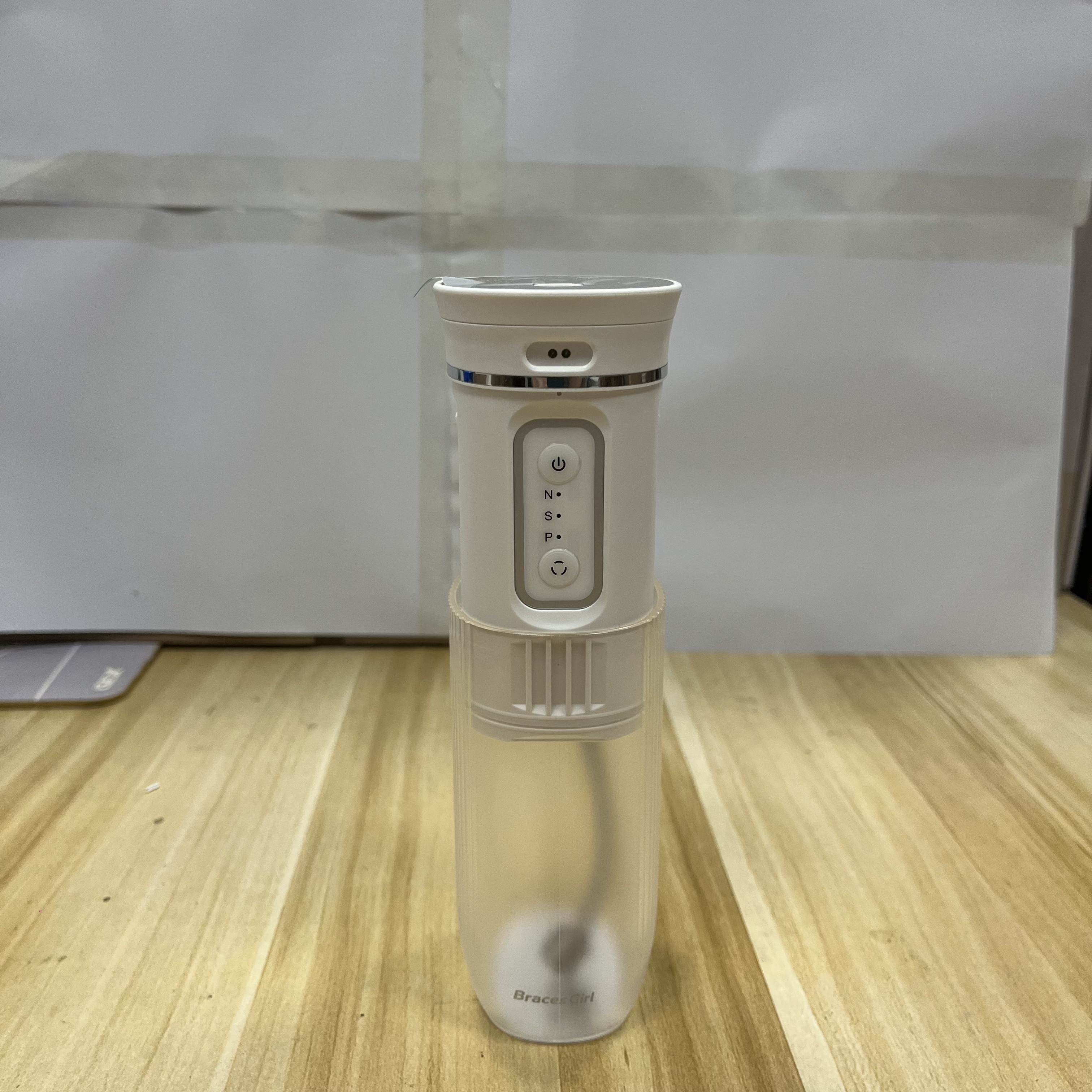 正品洗牙器电动冲牙器家用充电水牙线便携式清洗器牙齿清洁器