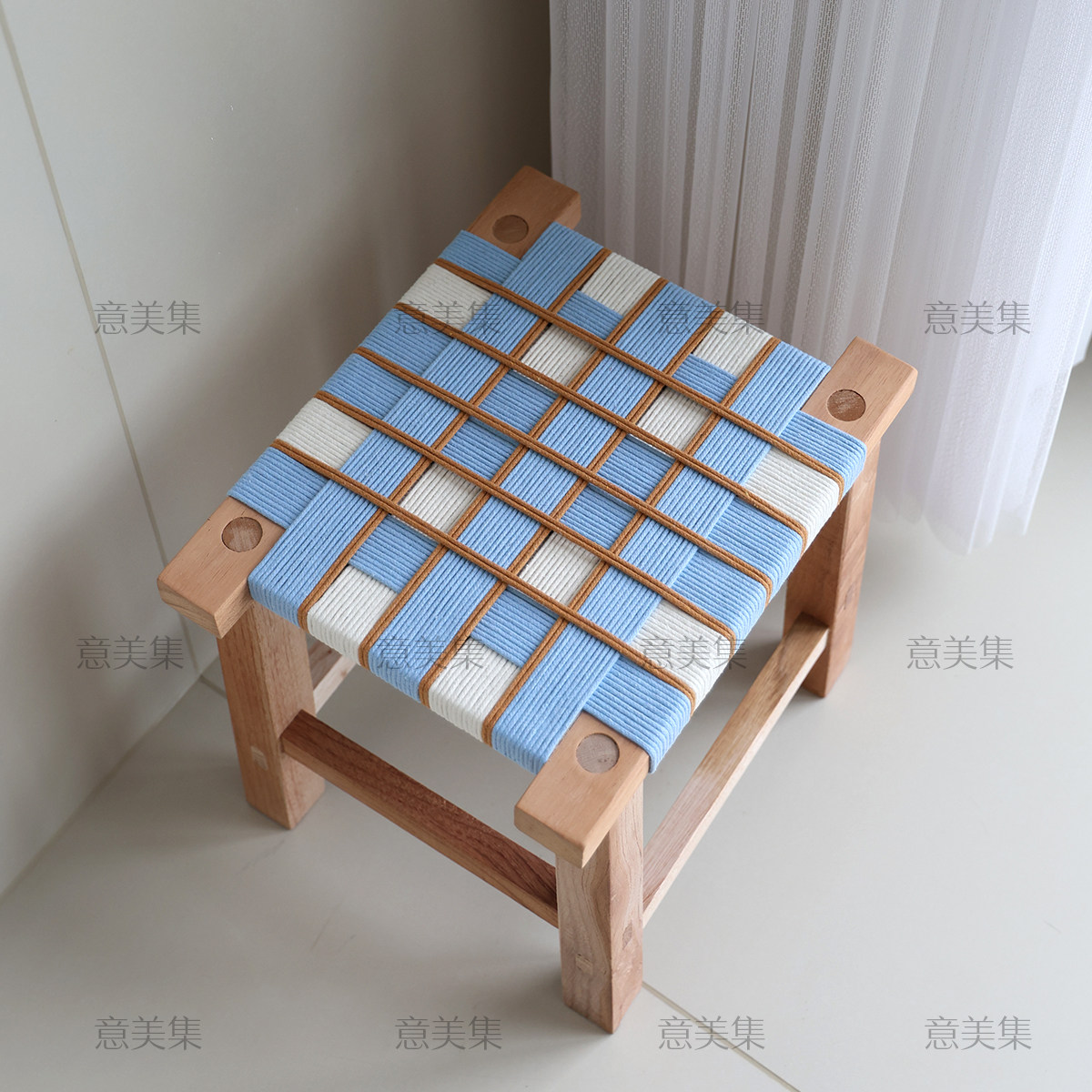 超好看的棋盘格手工编织凳