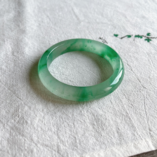 高品质纯天然非洲翠独龙玉高冰胶种飘绿花手镯子57*12.2*9.6