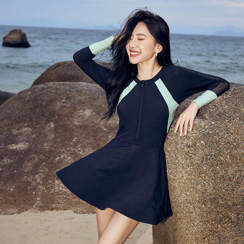 大码泳衣女士连体保守长袖遮肉显瘦胖mm温泉运动裙式2024新款泳装