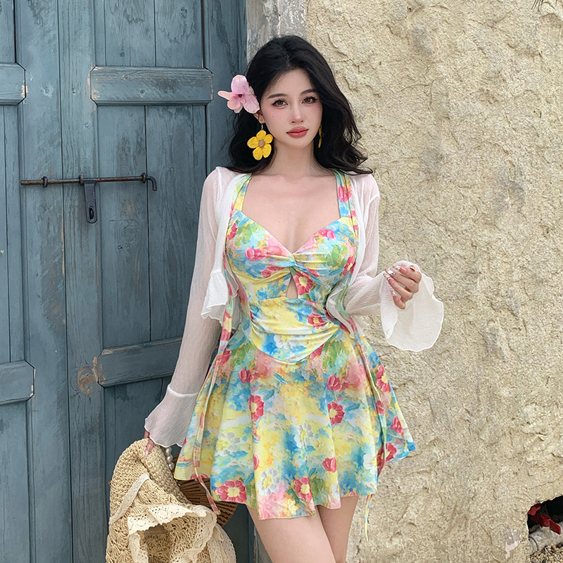 泳衣女大码连体长袖罩衫保守微胖女孩遮肉泡温泉油彩高级感游泳衣