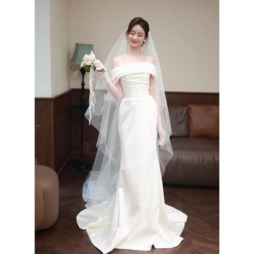 法式缎面轻婚纱一字肩白色森系女