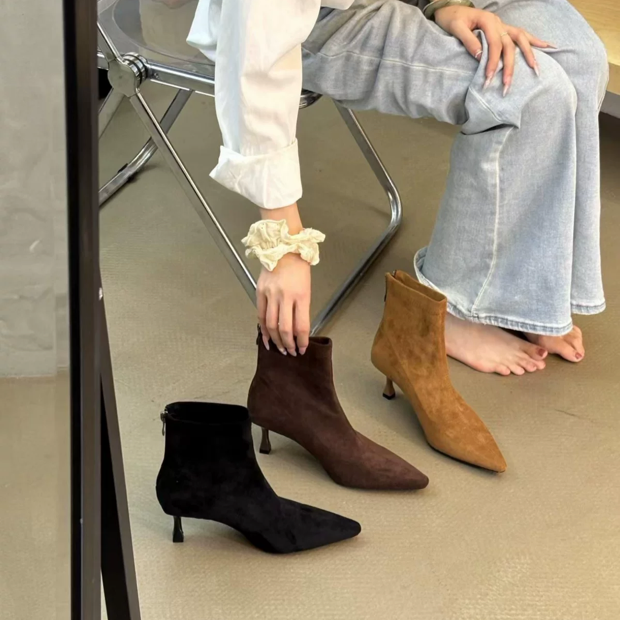 2025年秋冬新款法式气质尖头瘦瘦靴时尚百搭高跟后拉链绒面时装靴