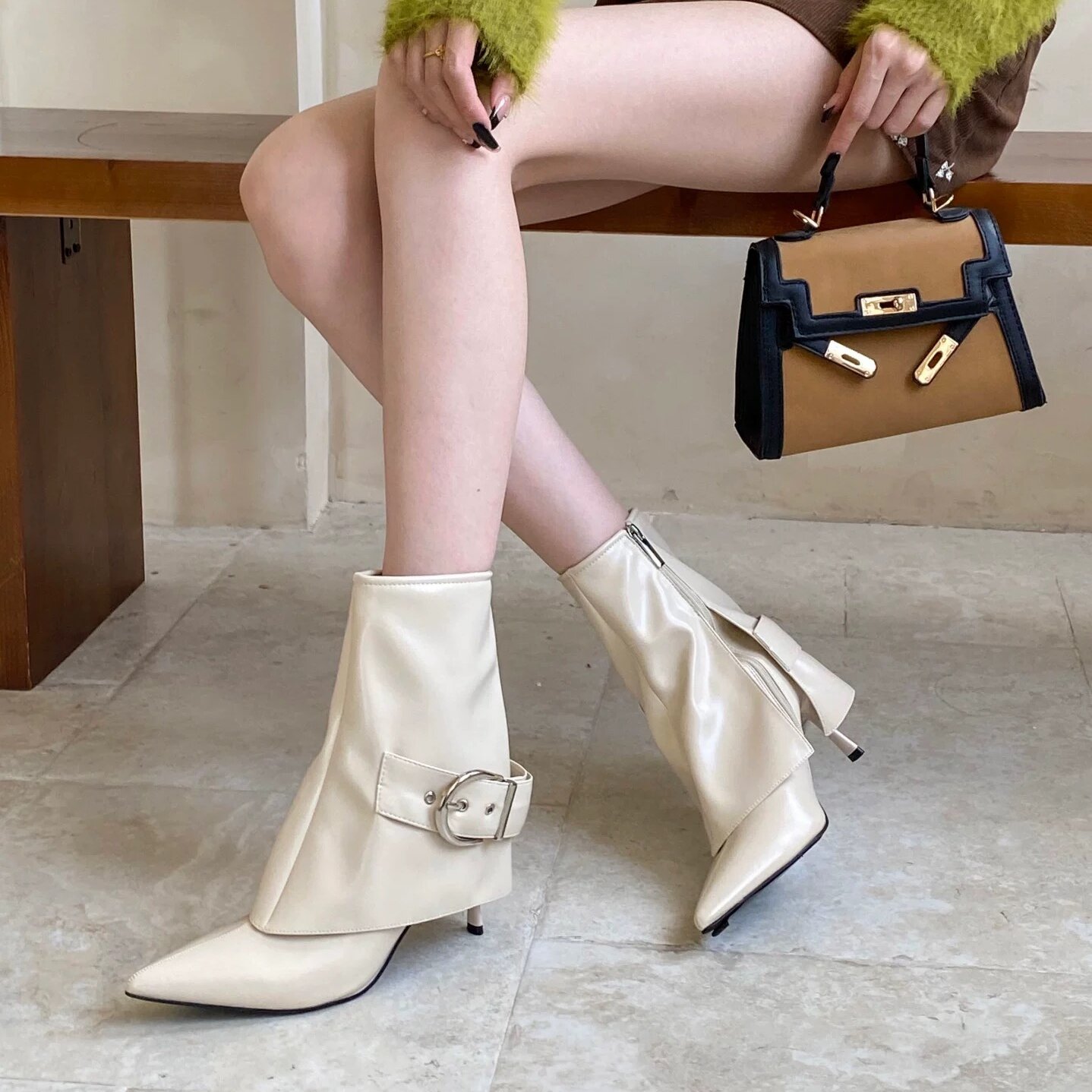 A·MI 2025欧美风尖头细跟短靴女秋冬皮带扣时装靴显瘦辣妹裤管靴