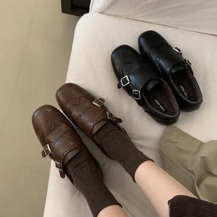 MUMIXI 复古布洛克雕花流苏皮带扣加绒小皮鞋女英伦风方头乐福鞋