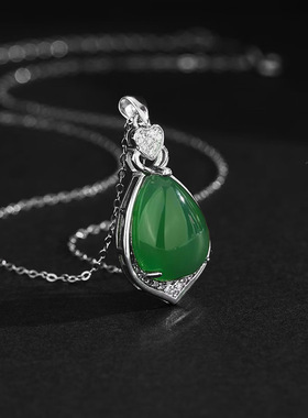 S925纯银首饰玉石天然绿玉髓水滴吊坠爱心镶嵌阳绿色项链名媛高贵