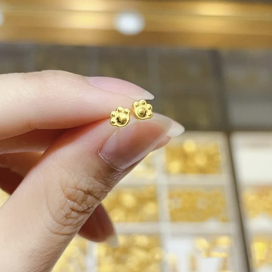 包金精致小巧小猫爪子耳钉可爱猫掌女黄金包银耳饰黄金色耳坠网红