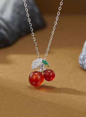 s925纯银镀黄金色红玛瑙小樱桃项链女清新小仙女高级感锁骨链颈饰