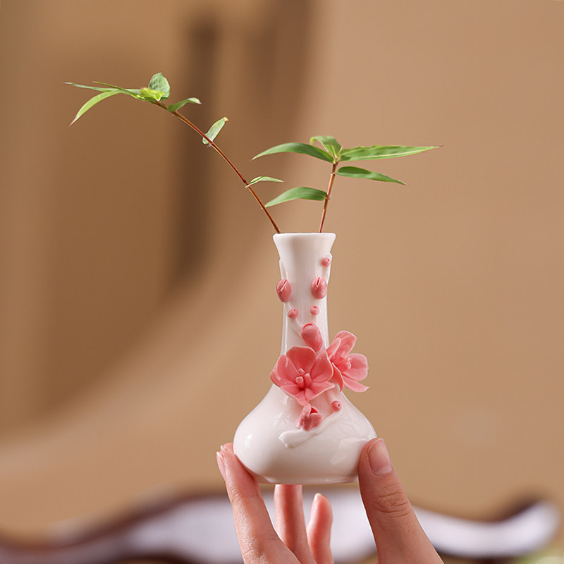 陶瓷中式捏花长颈小花瓶