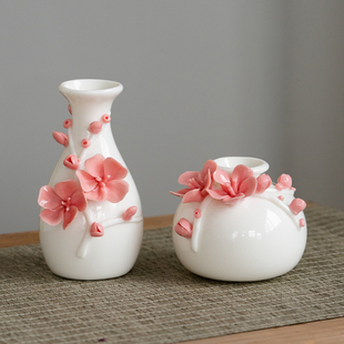 粉梅花白色陶瓷小花瓶插花水培茶台桌面办公室摆件装饰品生日送礼