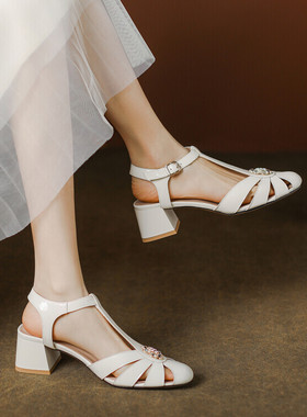 夏季丁字复古圆头米白色绿色粗跟中跟凉鞋女包头漆皮亮皮真皮 KMQ