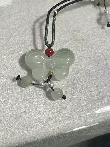 新疆天然金丝玉天山翠蝴蝶吊坠