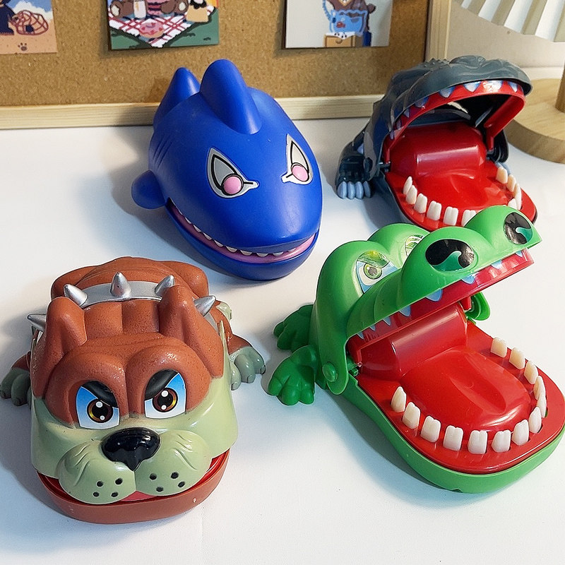 儿童节礼物整蛊整人随机游戏按牙齿咬人鳄鱼拔牙咬手指鲨鱼玩具