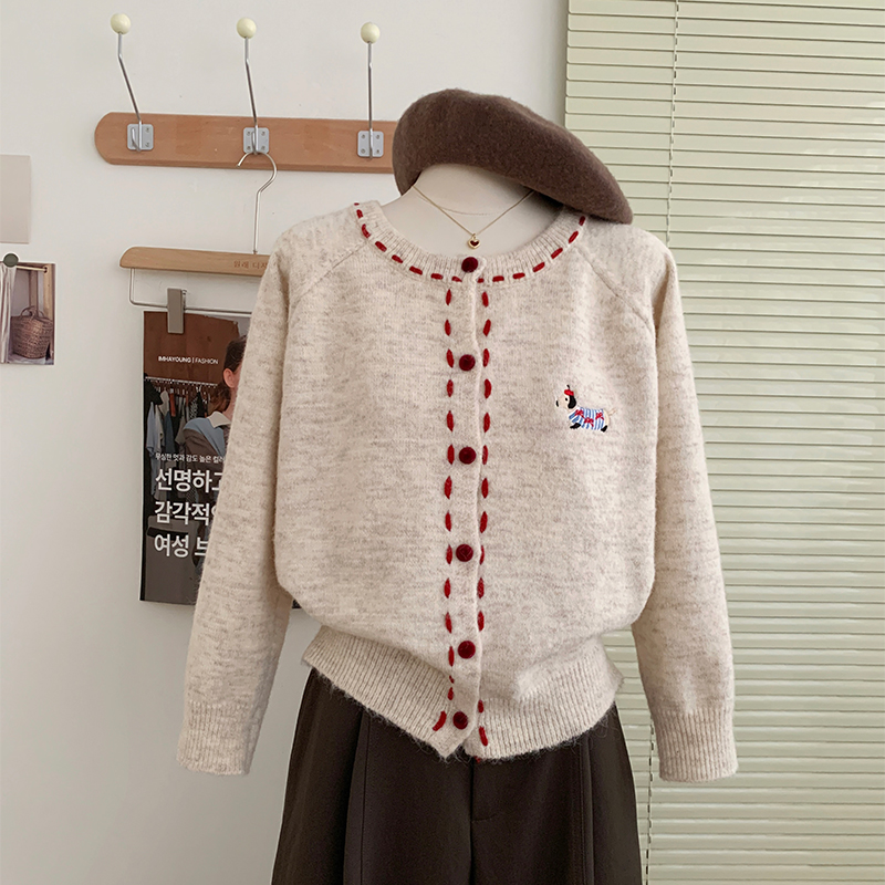 花花家韩系2025秋冬新款圆领针织开衫女软糯撞色刺绣慵懒毛衣外套