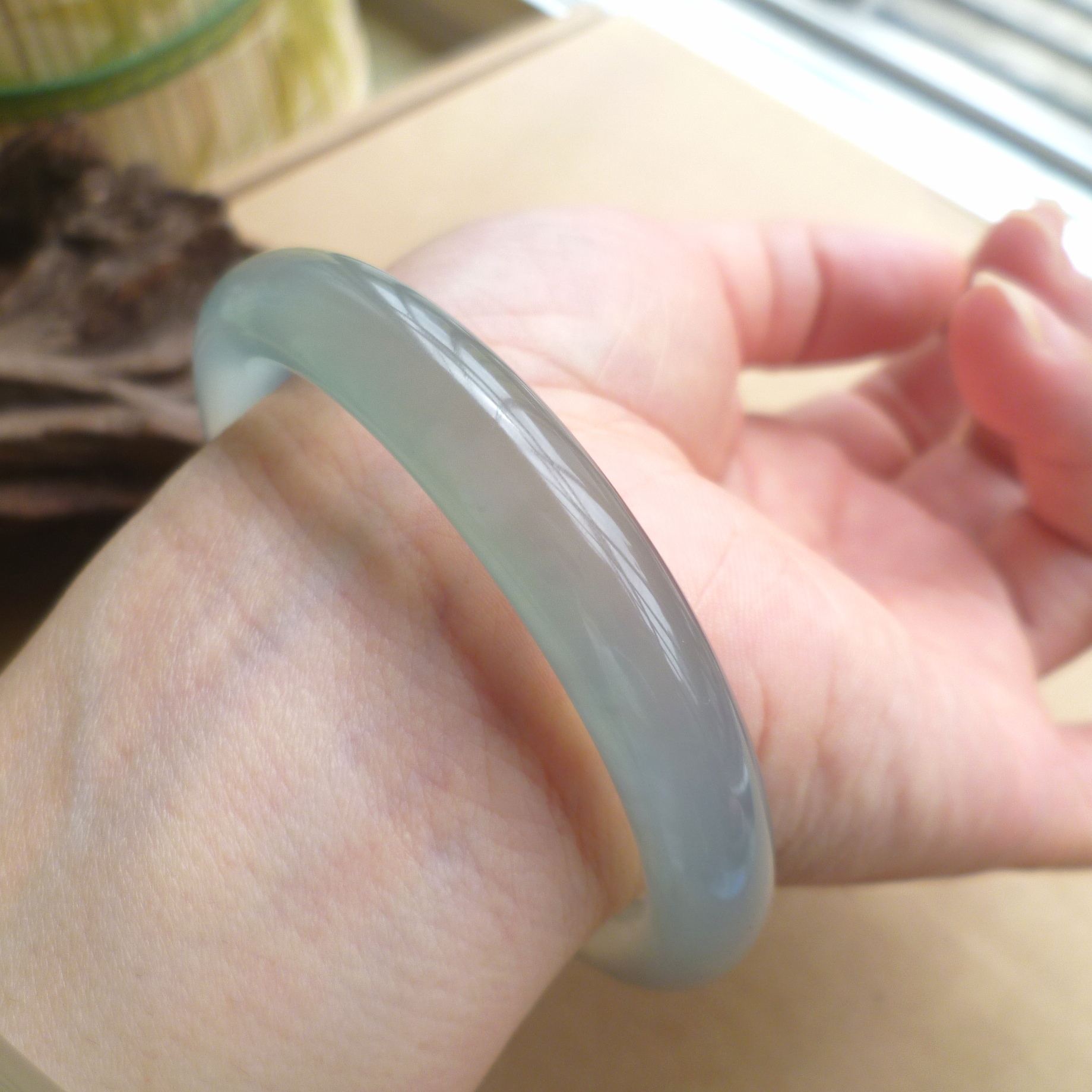 天然玛瑙玉石/淡绿色53MM圆条手镯 送证书 特价