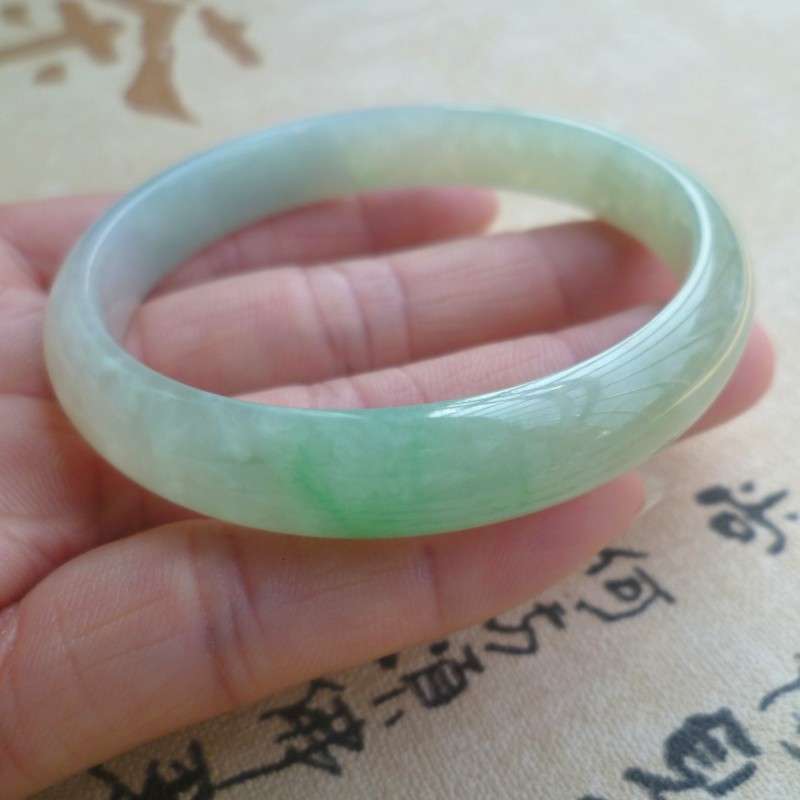 天然A货缅甸翡翠/冰种飘绿53手镯