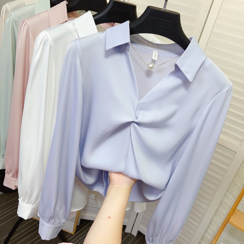 项链褶皱V领醋酸缎面衬衫女